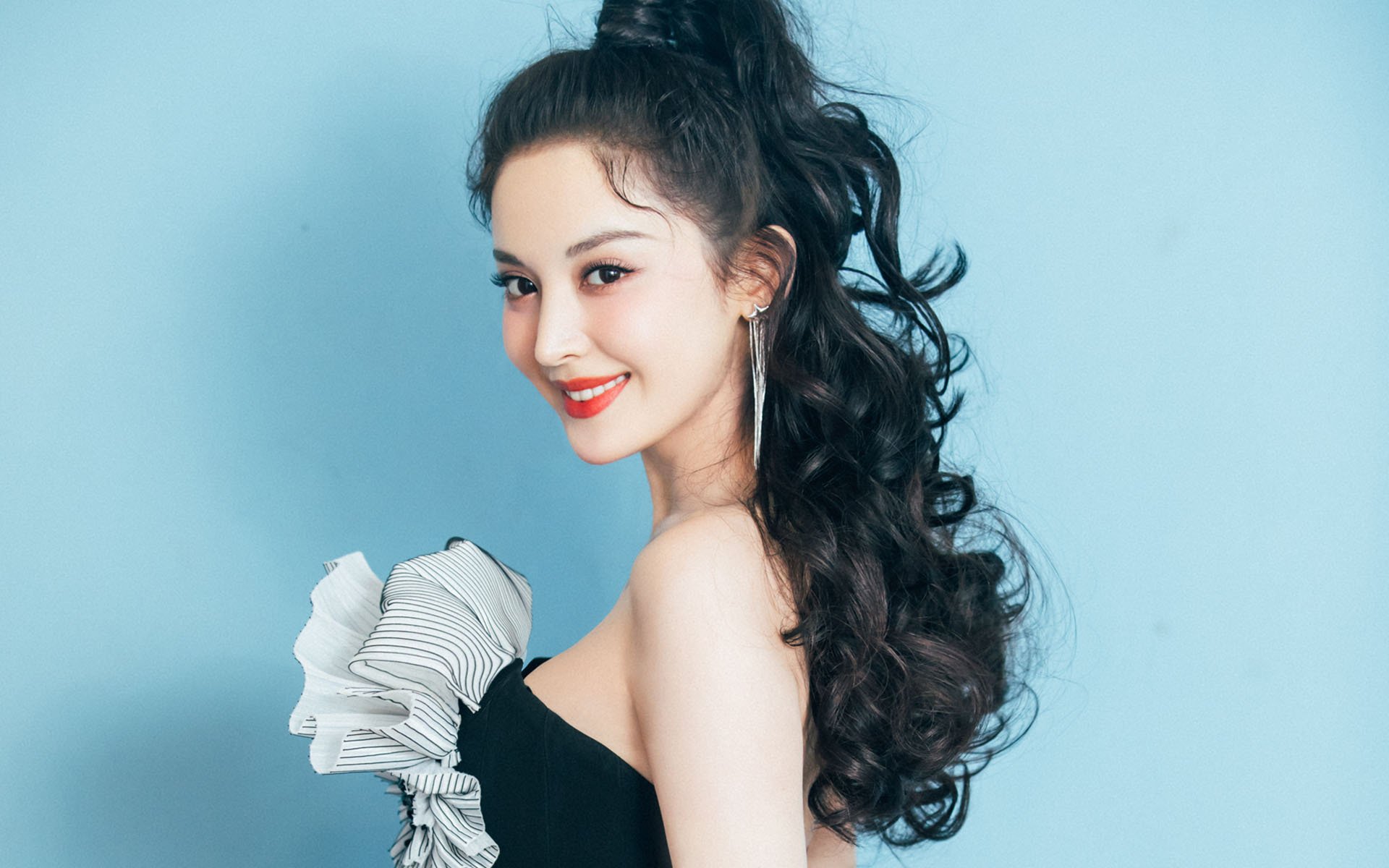 华体会hth娱乐平台-绿色环保材料在足球场馆建设中的应用规模持续扩大，行业绿色转型提速